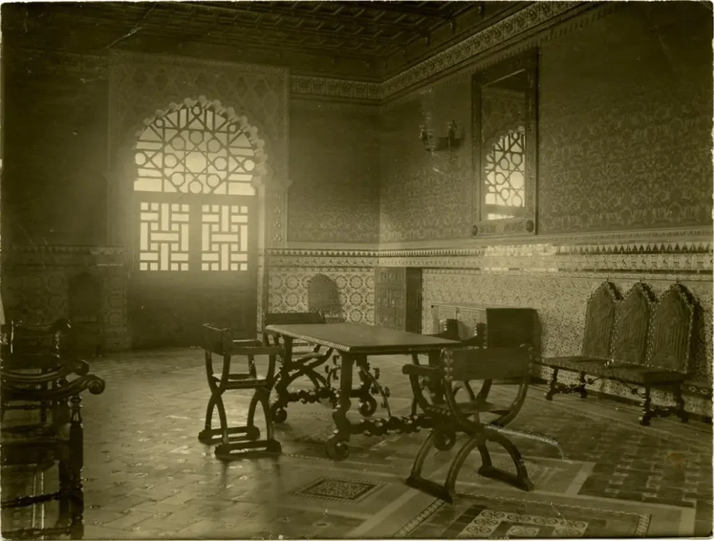 p.-Interior de la Estación