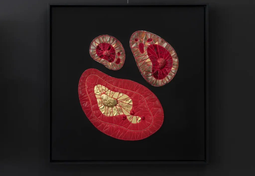 Amebas en rojo y oro Amebas en rojo y oro