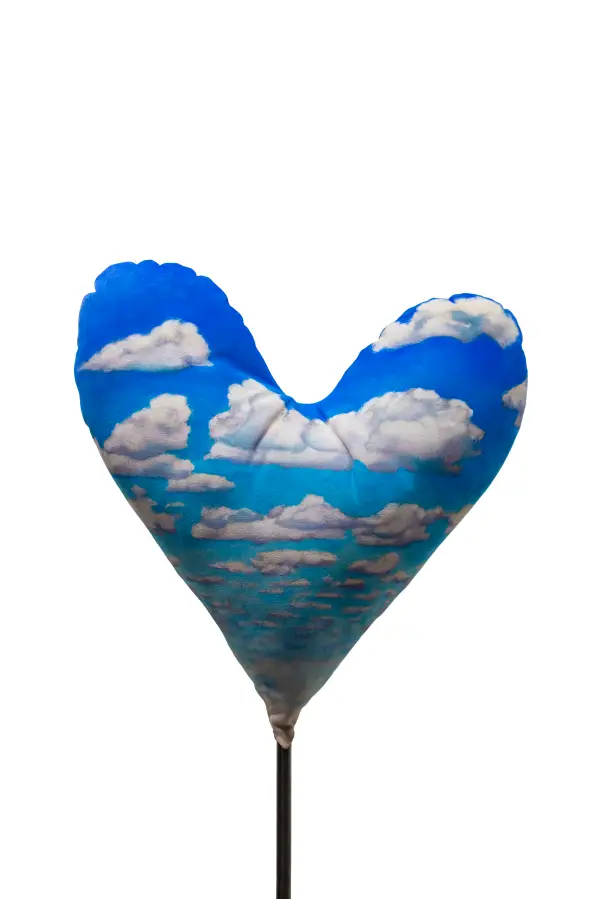 Corazones con alma 001 Exposición 'Corazones con alma' en el Centro Cultural San Clemente, un proyecto artístico solidario impulsado por la asociación Manos y Voces (Carranque, Toledo)