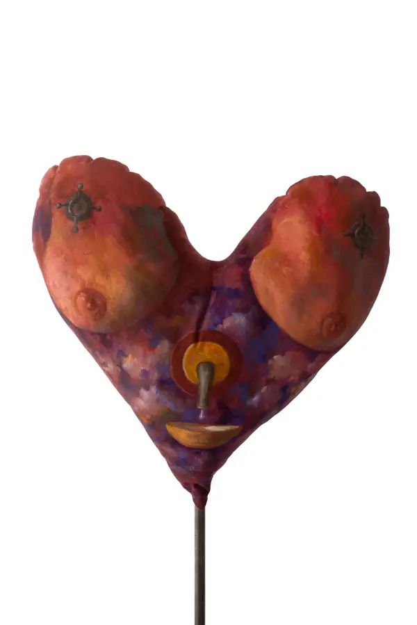 Corazones con alma 003 Exposición 'Corazones con alma' en el Centro Cultural San Clemente, un proyecto artístico solidario impulsado por la asociación Manos y Voces (Carranque, Toledo)