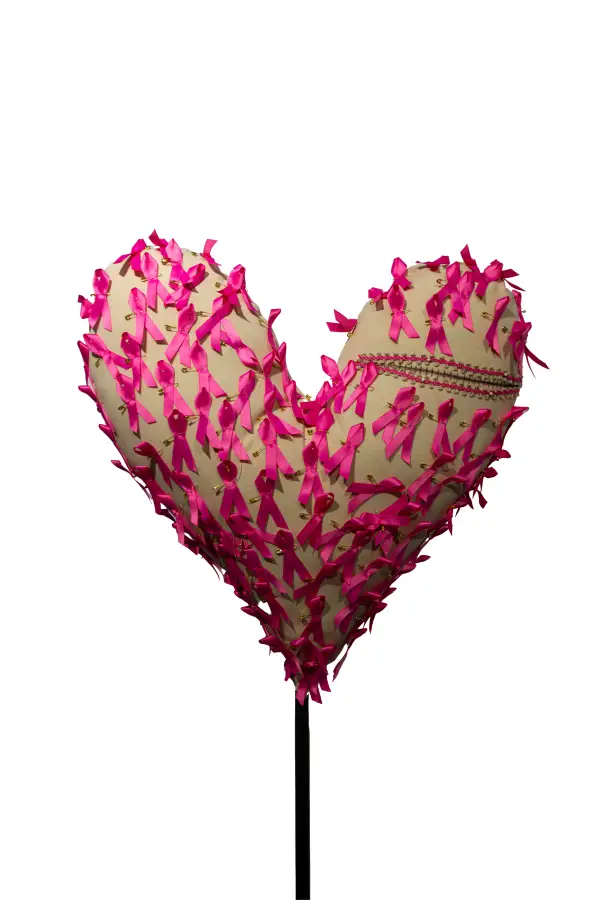 Corazones con alma 006 Exposición 'Corazones con alma' en el Centro Cultural San Clemente, un proyecto artístico solidario impulsado por la asociación Manos y Voces (Carranque, Toledo)