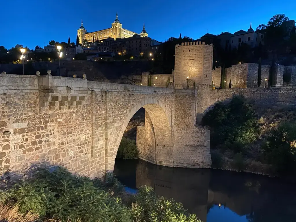 Doble página Exposición TO(le)DO CON VERSOS, de Isidoro Moreno Sánchez, obra 'Doble página'